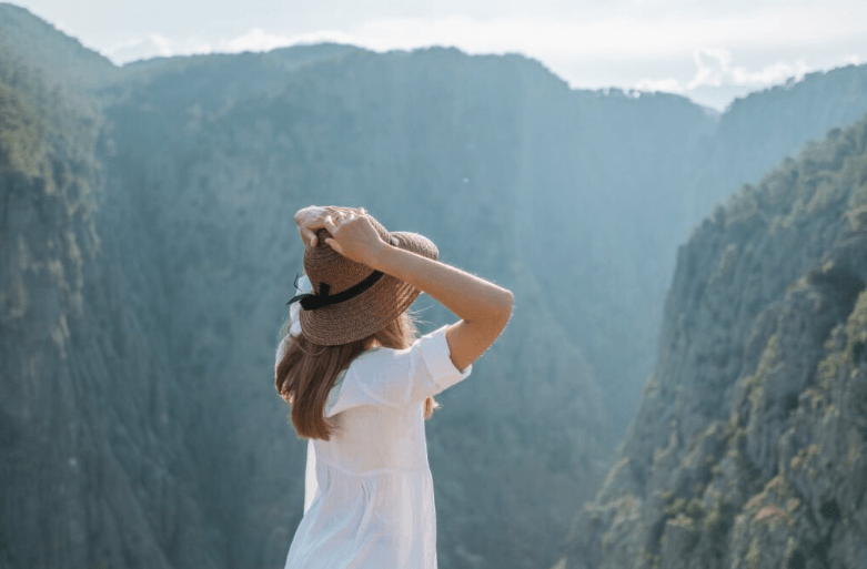 How Luxury Companionship Enhances Travel Experiences